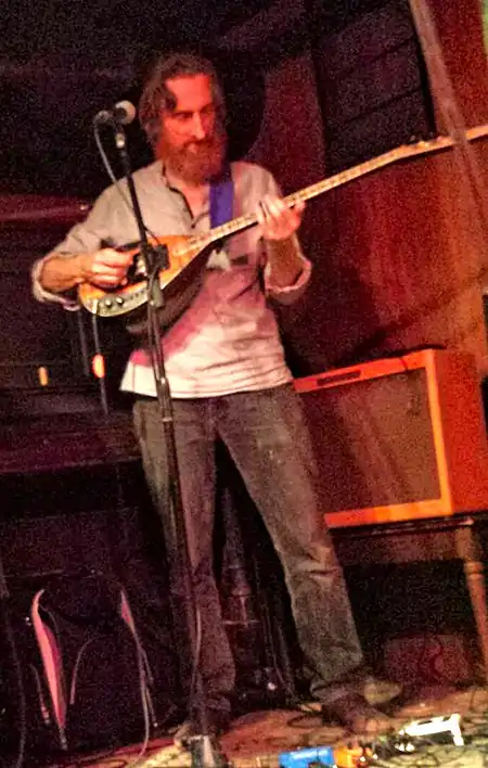 Edmonds performing with the Mekons in 2015