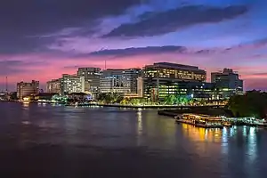 Siriraj Hospital as seen from Phra Pin-klao Bridge