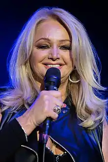 2016_Bonnie_Tyler_-_by_2eight_-_DSC8647.jpg