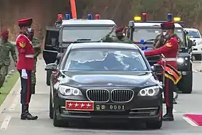 Sri Lanka Army BMW 7 Series (F01) with Four stars