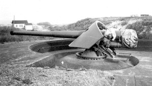 6-inch gun on M1900 pedestal mount, seen at Emplacement Number 1 of Battery Fremont Peck. This exact gun, and an identical gun also mounted at Battery Peck, were moved to Battery John Gunnison in 1943, where the Battery became "Battery New Peck." They remain there to this day, and Battery Gunnison / New Peck is undergoing a full restoration to how it looked in 1943 at the height of World War 2.