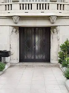 Art Deco caryatids of Avenue Henri-Martin no. 90, Paris, by Charles Labro, 1927