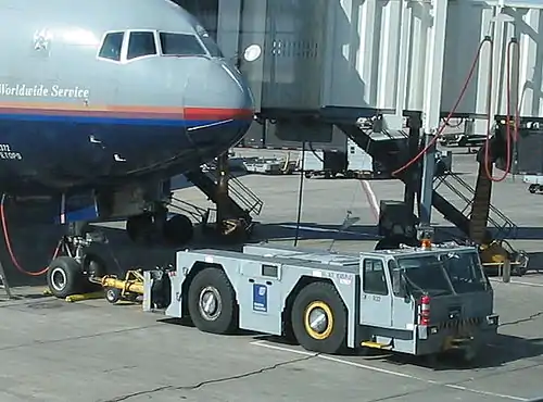 Aircraft pushback tractor