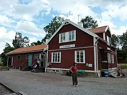 Almunge station