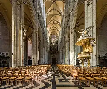 The Baroque pulpit and the nave