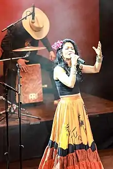 Ana Veydó sings on a Cimarron performance