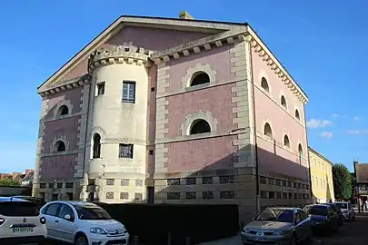 Prison facade on rue de la Vicomté.