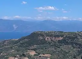 The plateau and the village of Arravonitsa as seen from Myrovrysi.