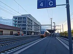 Traverso trainset with station building in background