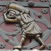 The porters (locally known as 'bastaixos') of La Ribera, who collaborated in the construction of the church transporting stones, are represented on the doors of the main entrance