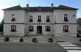 The town hall in Bians-les-Usiers