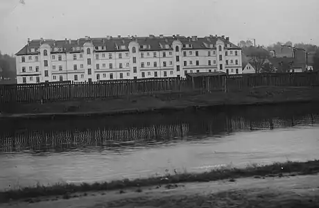 The building as seen from the left river side, c. 1930 – c. 1939