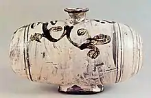 Drum-shaped bottle with iron brown decoration with arabesque design (National Treasure No. 1062)