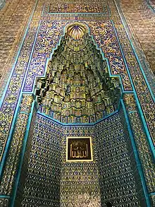 Green Mosque: mihrab and tile decoration