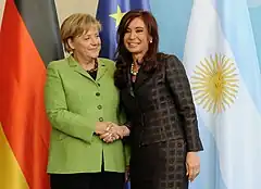 Angela Merkel and Cristina Fernández de Kirchner pictured shaking hands