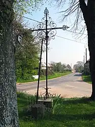 The road into Cavillon, from the north, and crucifix