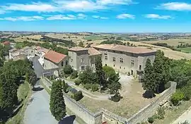 The chateau and surroundings in Mézerville