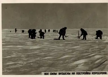 Chelyuskin survivors building the airstrip