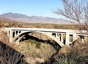 Photograph focusing on the supporting arch of Ciénega Bridge.