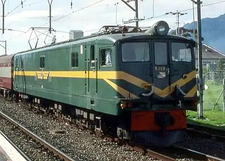 Left side of no. E258 with its no. 2 end leading, Vlottenburg station, 24 May 1993