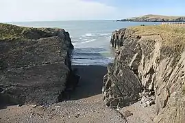 The coastline by Craig y Gwbert