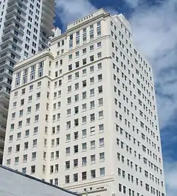 The Congress Building's Chicago School elements of the 1926 expansion.