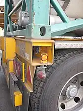 Twistlock attachment to a trailer (Japan)