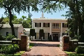 Colonial Village (John Pierson, John and Coulton Skinner, 1925–1926)