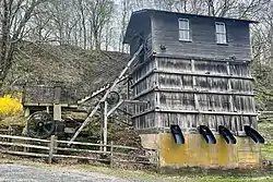 Quarry crusher and screen house