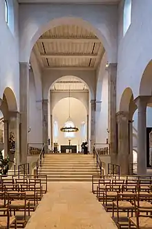 Romanesque Hildesheim Cathedral has a simple flat roof over the crossing, which is common in most Romanesque churches.