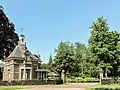 Gate lodge in the Baroque style at Hydepark in Doorn, Netherlands (Dutch Wikipedia article)