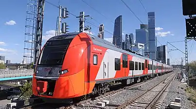 Electric multiple-unit ES2G-050 approaching Shelepikha station