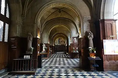 Left side aisle