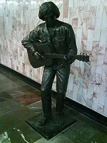 Statue of Rockdrigo installed at the Balderas metro station