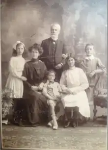 family photograph of Worthington in 1910