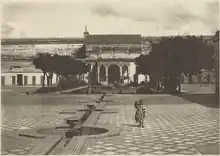 The vast patio courtyard of Moulay Rashid, dating from 1670 (photo from 1922)