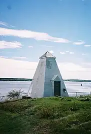 Fog signal tower in September, 2005