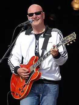 Frode Alnæs during a concert with Dance with a Stranger (Photo: Bjarte Hetland)