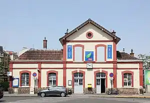 Les Vallées station