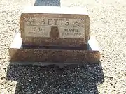 Grave of Ova Darling Betts (1868–1950) and  Mamie Betts.