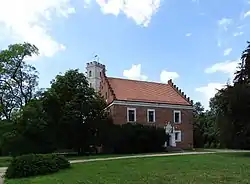 Manor house erected at the turn of the 16th and 17th centuries.