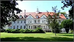 Palace in Rogów, property of Mateusz Błociszewski, Ostoja coat of arms