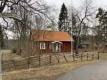 Picture of a decrepit school