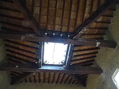 Roof framing of the atrium of the small House of the Bronze Herm, Herculaneum (floor plan). The four large diagonal valley rafters and the smaller rafters all slope down from the top of the walls to the horizontal beams.