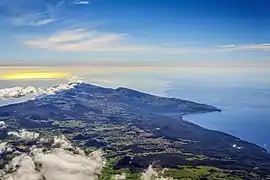 View of the plateau (left side) and the Topo Volcano (centered) from Mount Pico