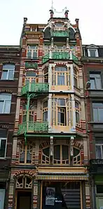 Asymmetric façade with curved lines of De Beck building in Brussels by Gustave Strauven (1905)