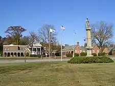 Isle of Wight Courthouse and Confederate Monument (removed May 8, 2021).