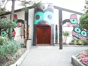 Main entrance of Ivar's Salmon House