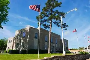 Izard County Courthouse in Melbourne