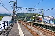 View of Katase-Shirata Station (Japan), an example where the line is mainly a single track, but it is possible for trains to cross each other at the station.